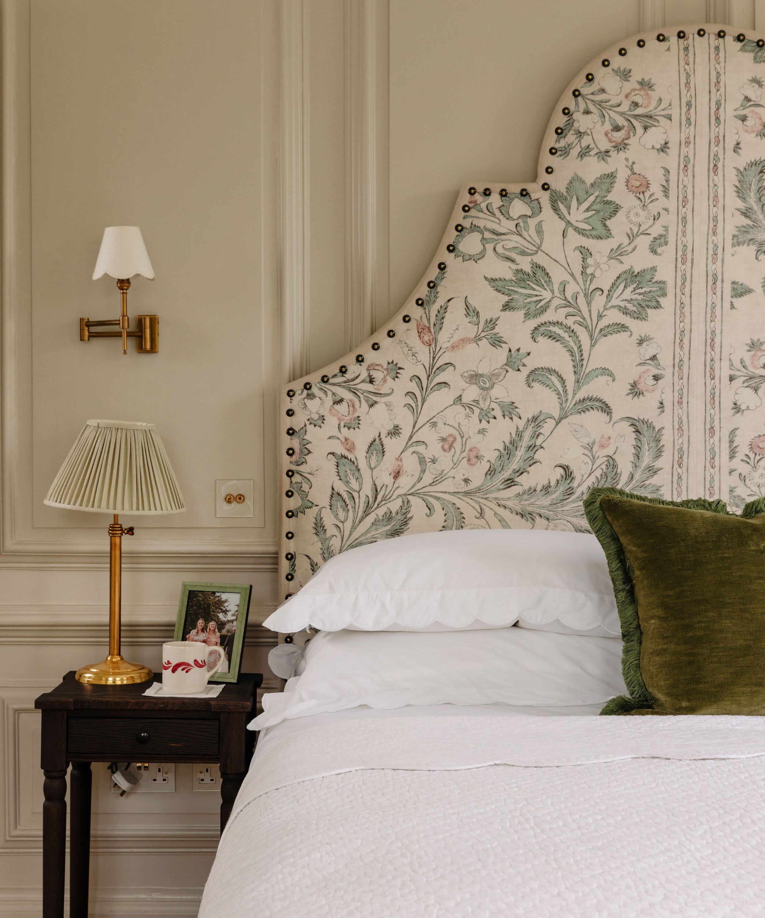 Annabelle Scalloped Bed Linen, White