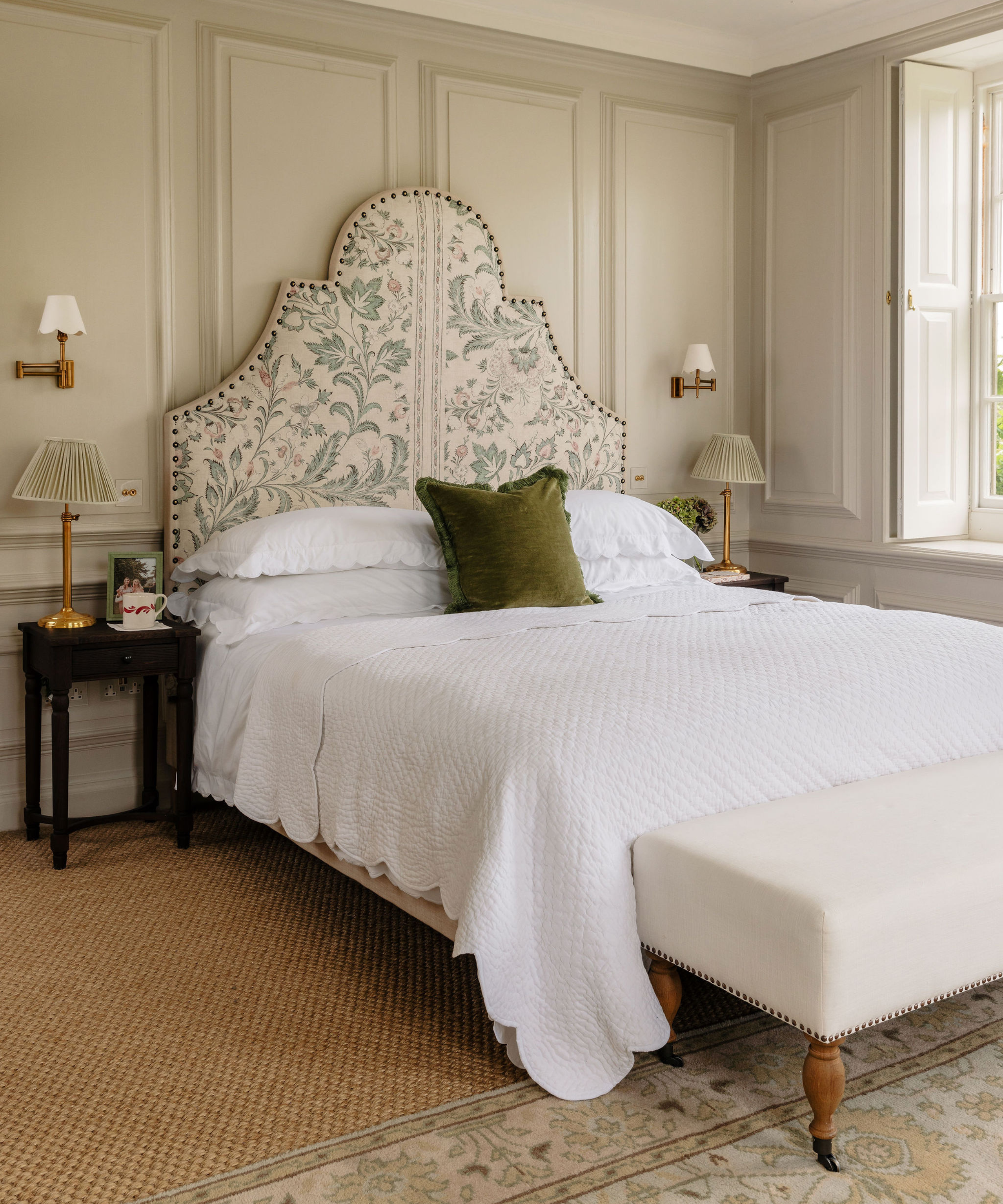 Annabelle Scalloped Bed Linen, White