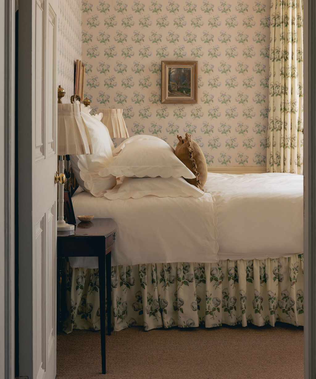 Annabelle Scalloped Bed Linen, Ivory